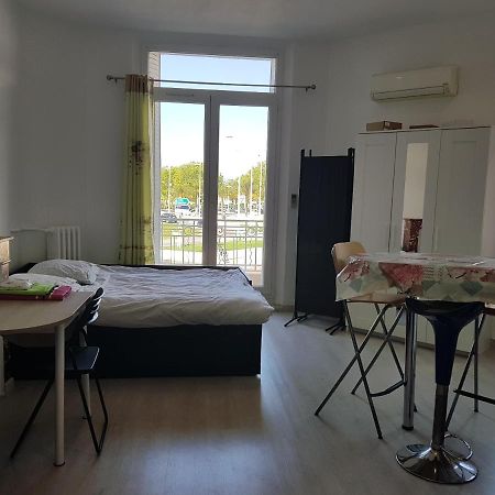 Studio With Sea View For 2 People 툴롱 외부 사진