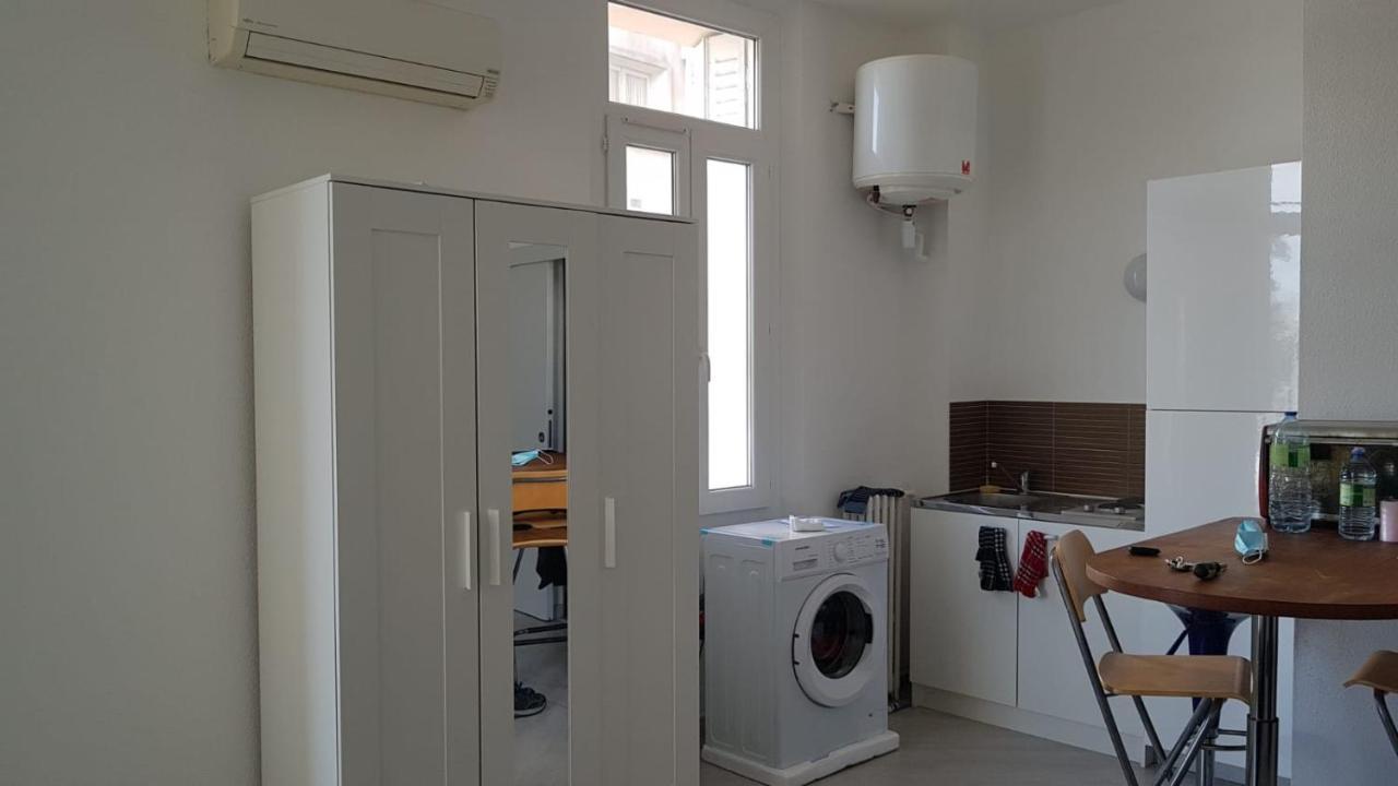Studio With Sea View For 2 People 툴롱 외부 사진