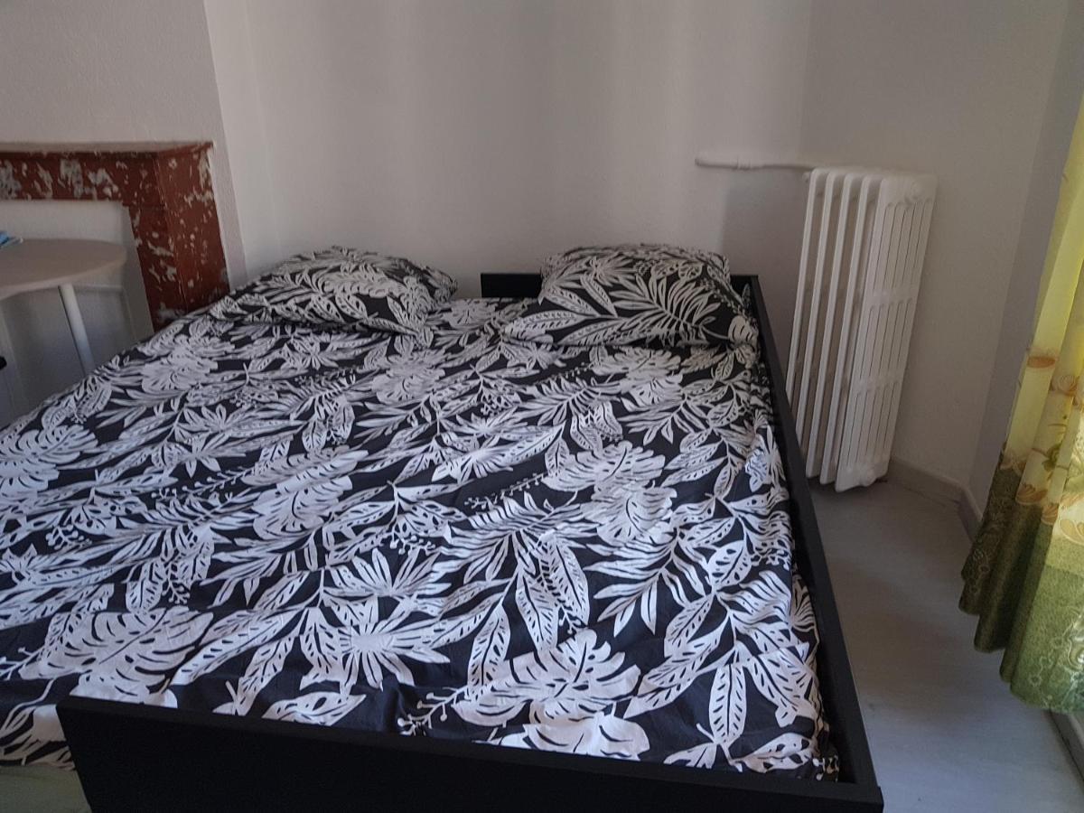 Studio With Sea View For 2 People 툴롱 외부 사진