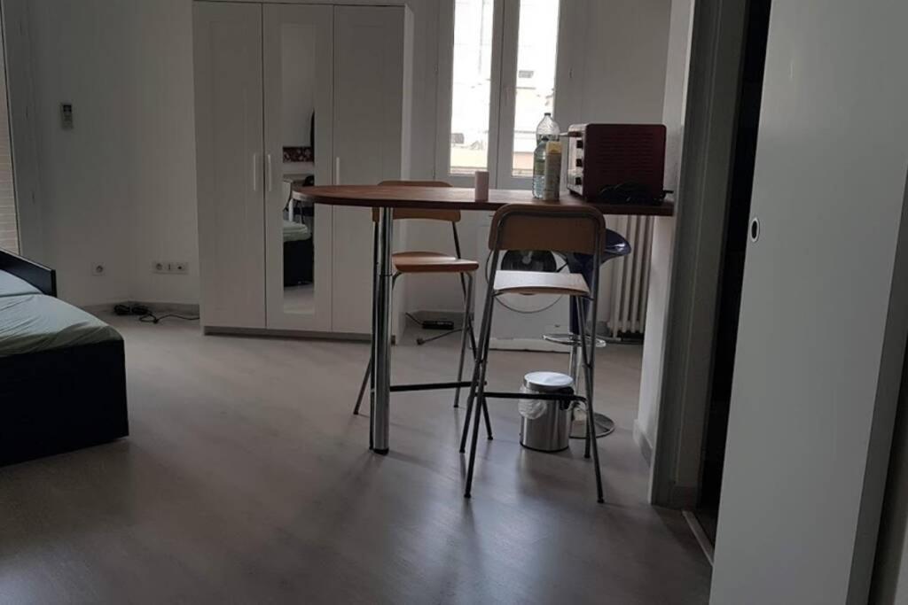 Studio With Sea View For 2 People 툴롱 외부 사진