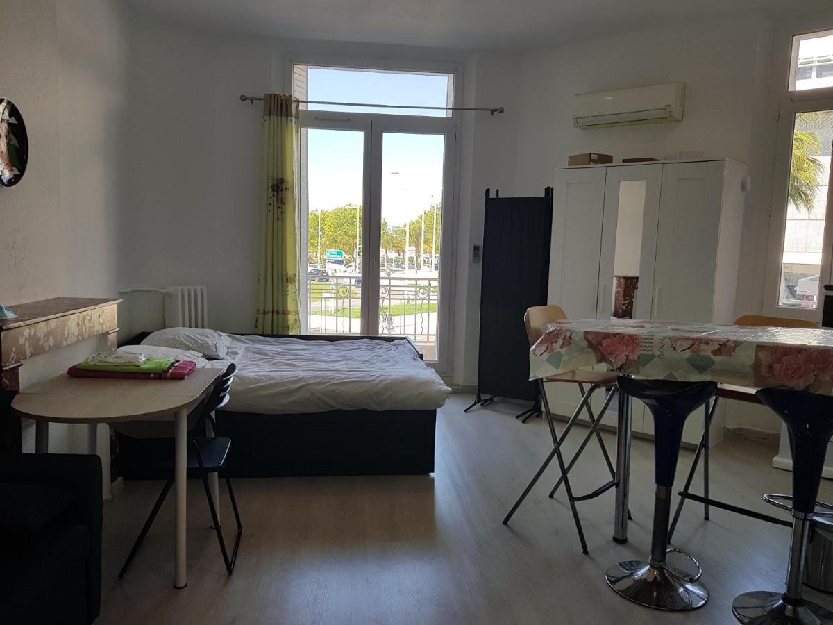 Studio With Sea View For 2 People 툴롱 외부 사진